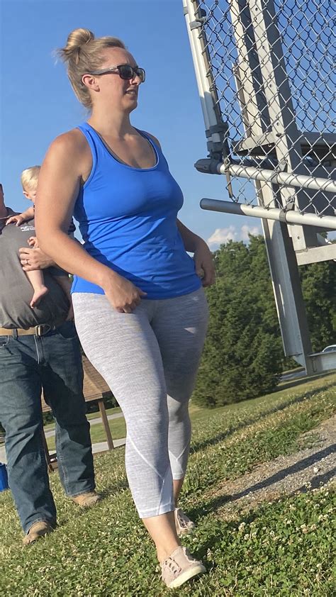 amateur mom ass|fitnessmoms .